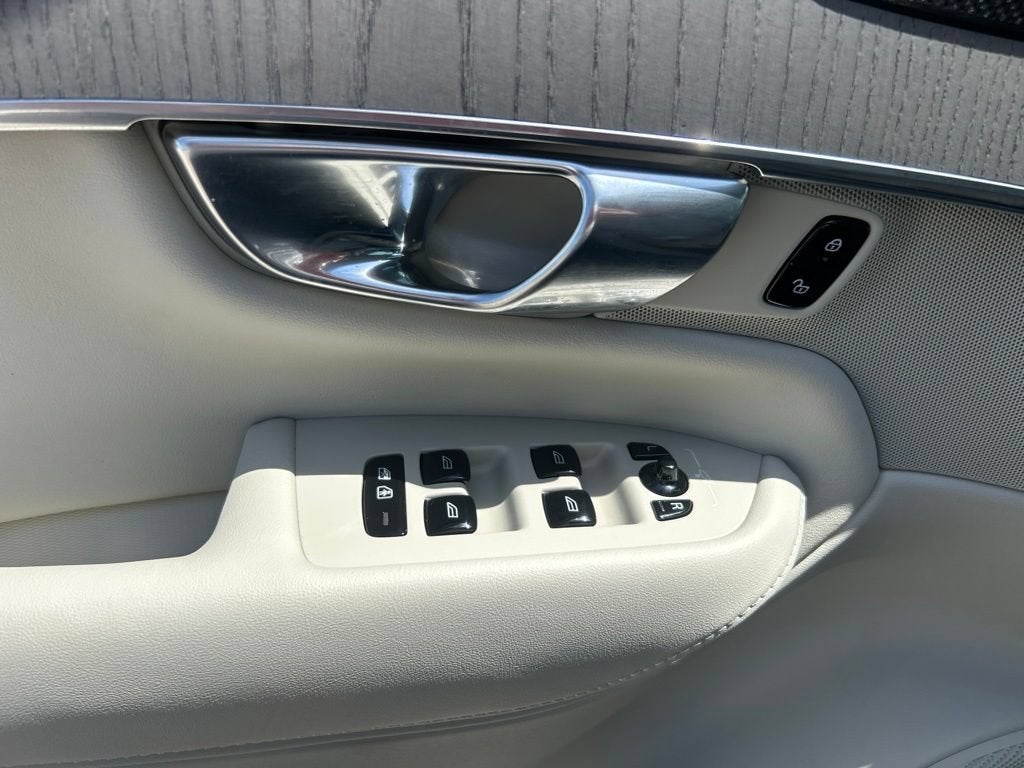 2025 Volvo XC90 Plug-In Hybrid Ultra