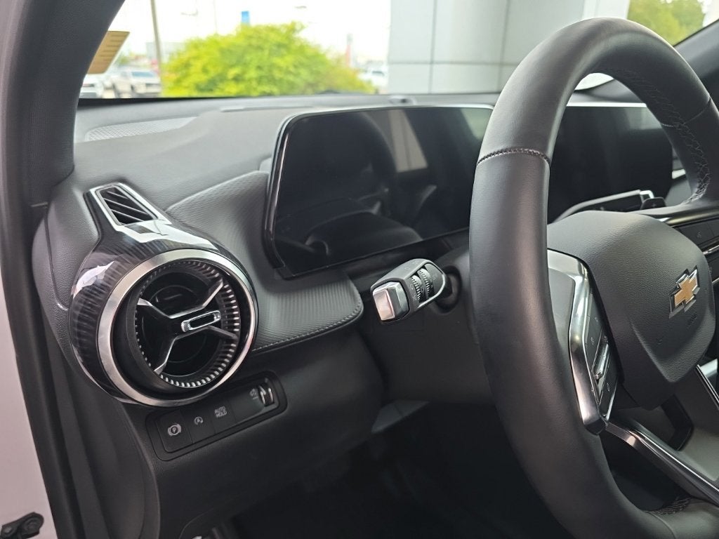 2027 Chevrolet Equinox LT - Photo 12