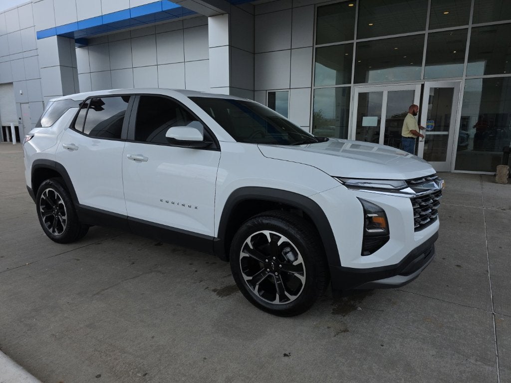 2027 Chevrolet Equinox LT - Photo 7