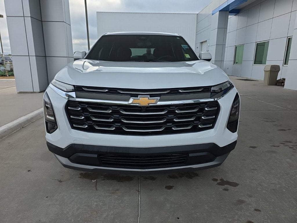 2027 Chevrolet Equinox LT - Photo 8